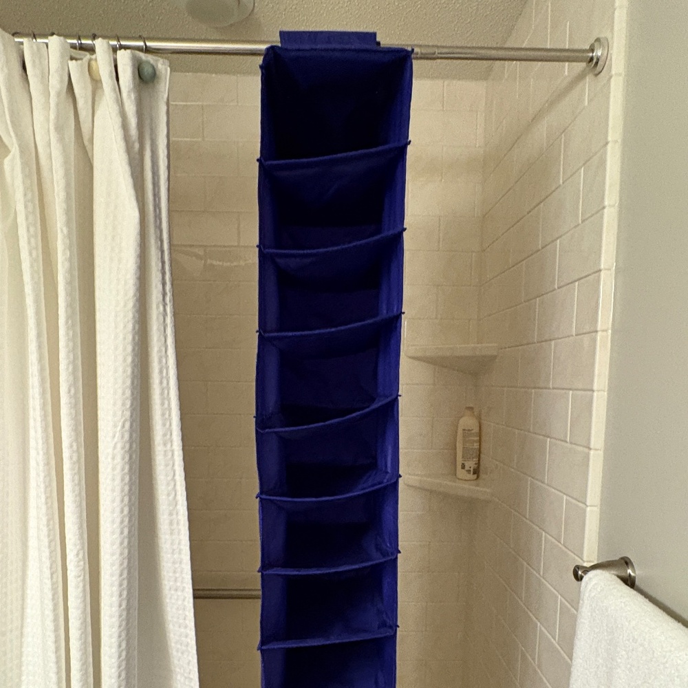 Hanging shoe holder